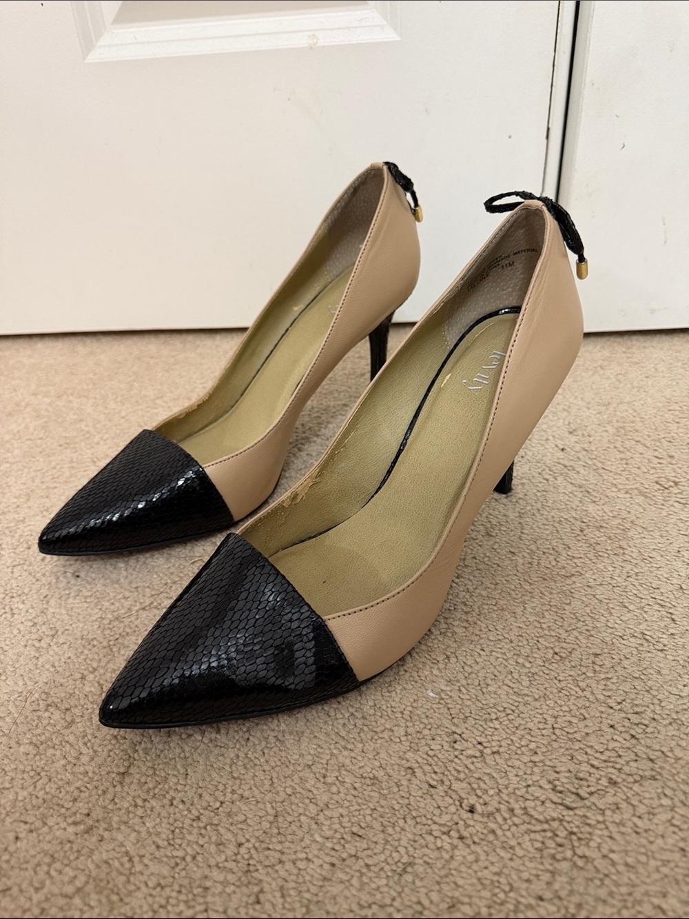 levity Jalone Snake Embossed Stiletto Pointed Toe Pumps Size 11 Tan and Black